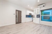 Building Photo - 305 Main St