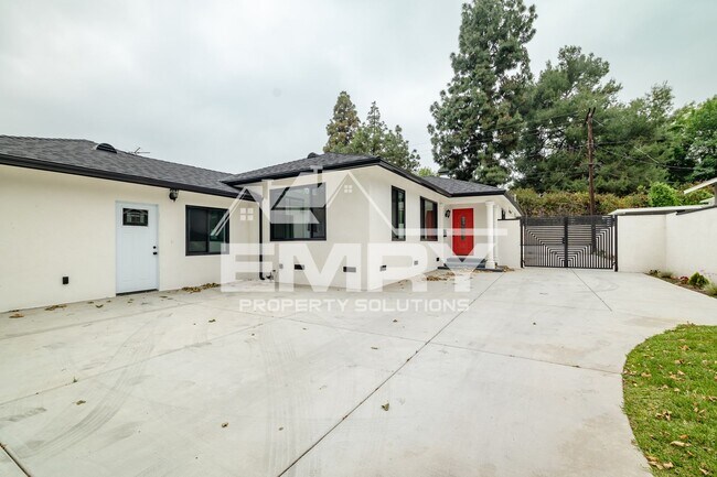 Building Photo - Amazing Deal 3 Bed 2 Bath House Plus ADU in Arrington Ave Downey