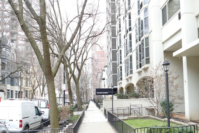 Building Photo - 1340 N Dearborn St