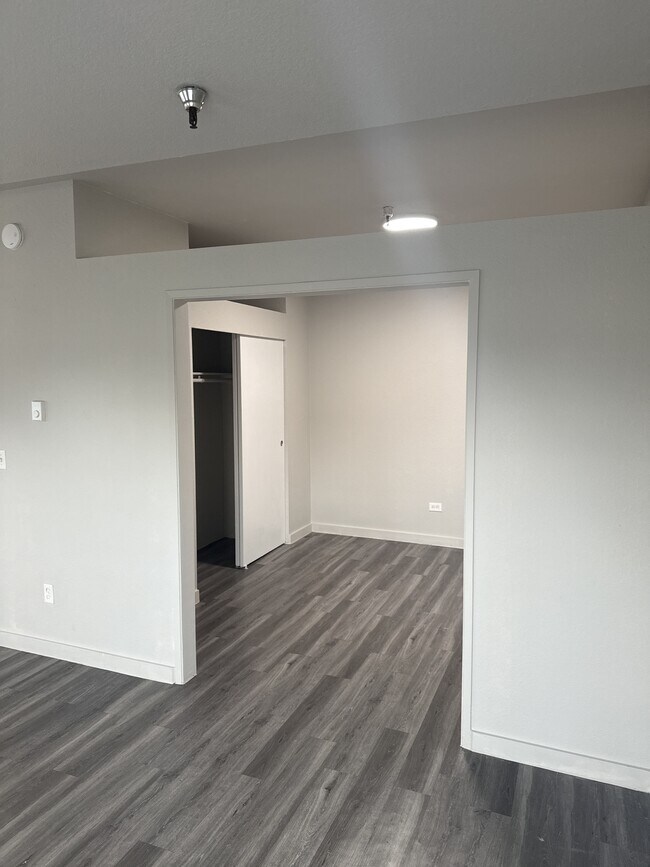 Building Photo - Elks Apartments