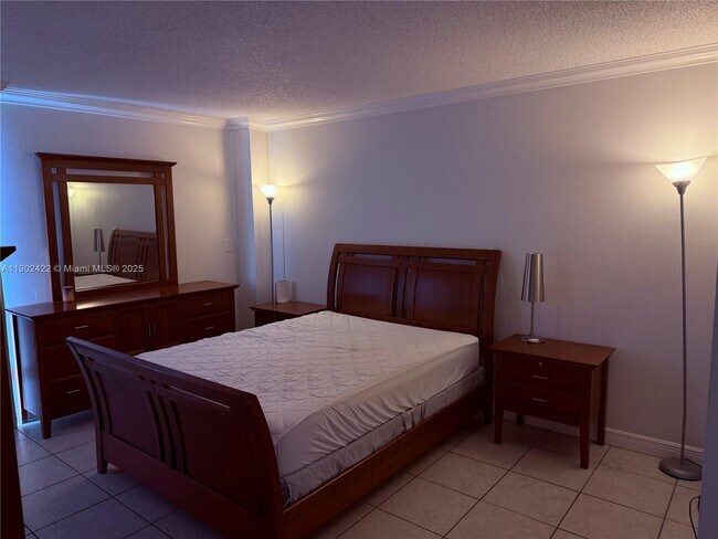 Building Photo - 3475 N Country Club Dr