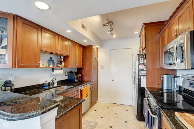 Building Photo - 7648 Harbour Isle