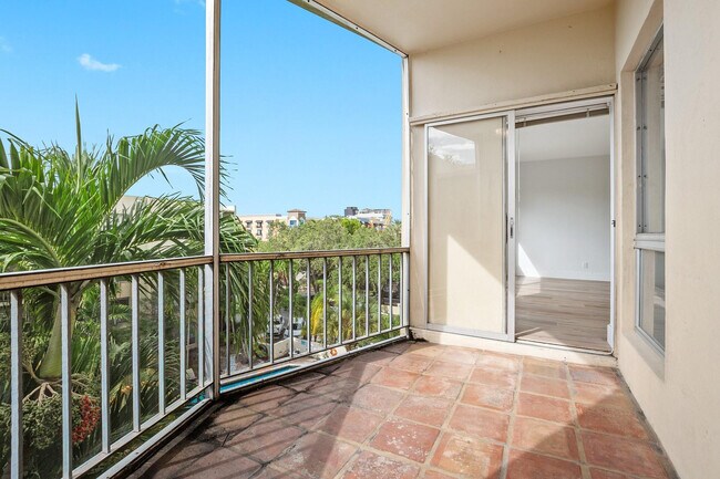 Building Photo - 1201 SE 2nd Ct