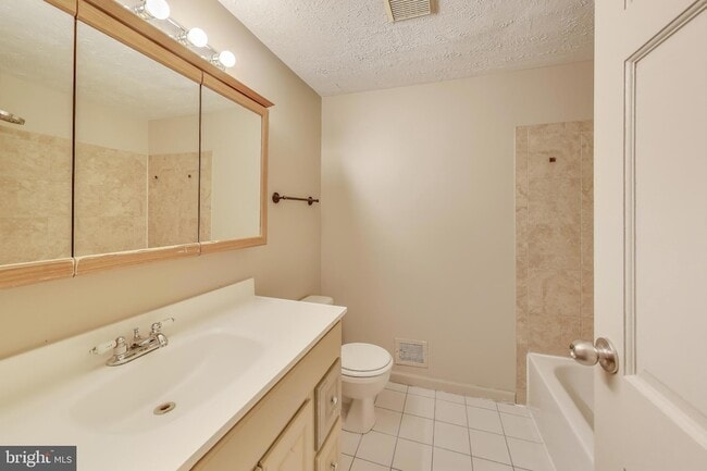 Building Photo - 9217 Briarchip St