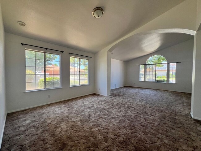 Building Photo - For Rent – Spacious 3 Bed / 2 Bath | 2,660 Sq Ft | West Madera