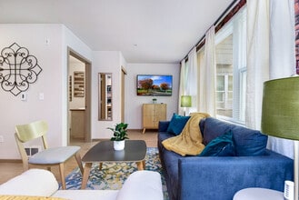 Building Photo - 2820 17th Ave S