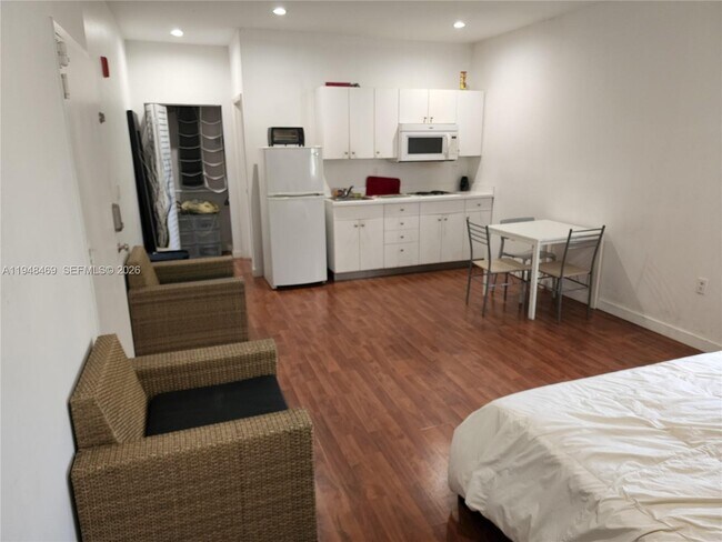 Building Photo - 1345 Pennsylvania Ave