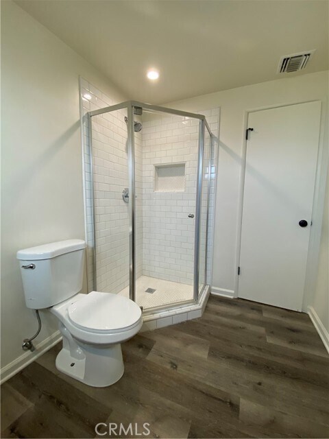 Building Photo - 208 S Park View St