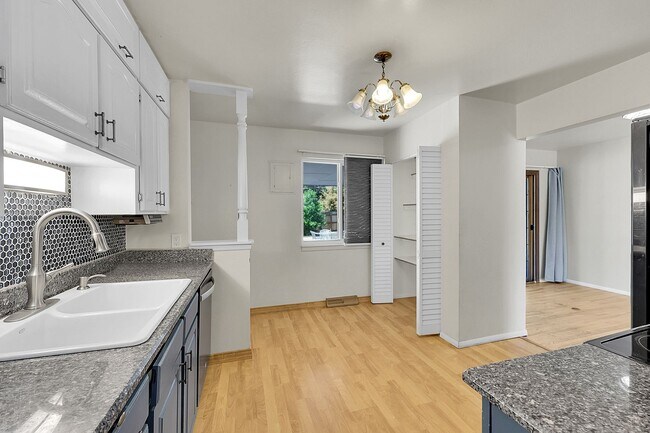 Building Photo - 4220 Edwinstowe Ave