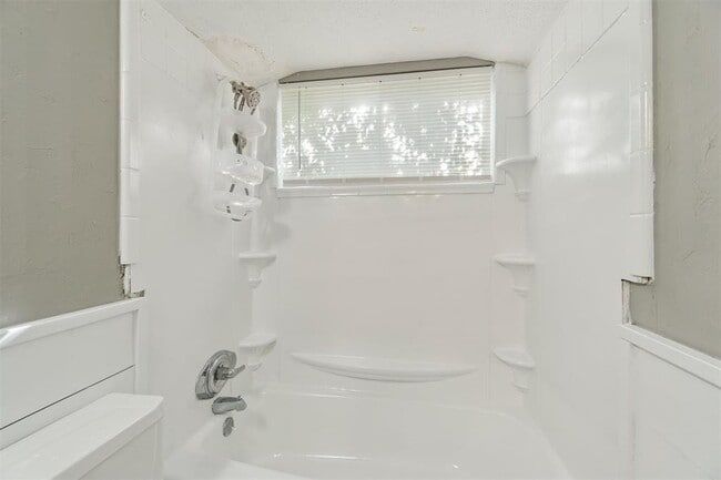 Building Photo - 4009 Vickie Dr