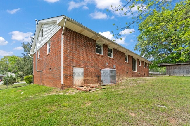 Building Photo - 2866 Hobbs Rd