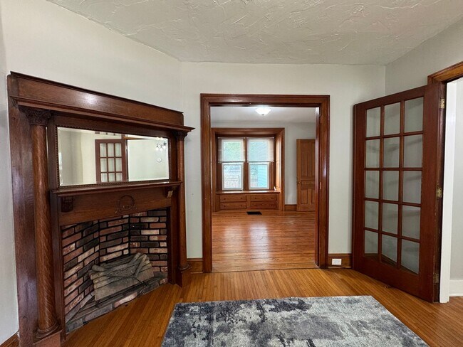 Building Photo - Beautifully Renovated 3 Bedroom Home in York