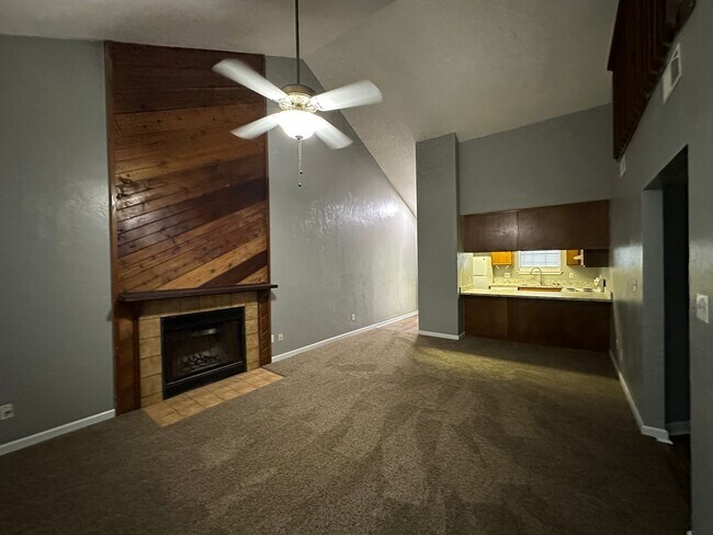 Building Photo - Upstairs unit off Apalachee Parkway!