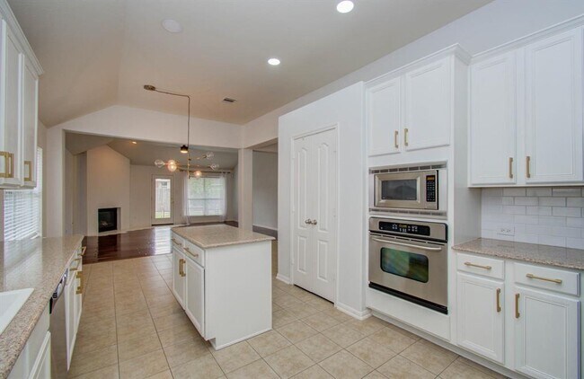 Building Photo - 15011 Redding Crest Ln