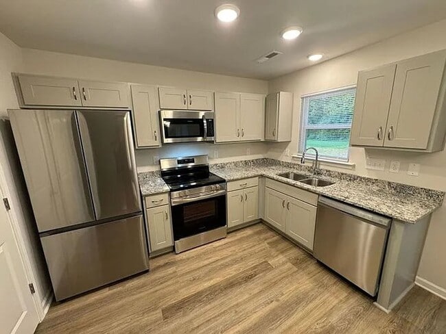 Building Photo - Modern Four Bedroom Home