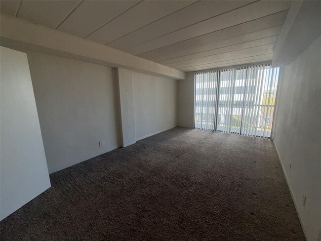 Building Photo - 5400 Memorial Dr