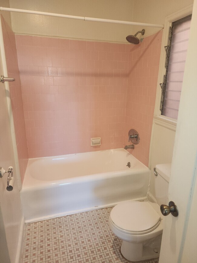 Building Photo - 464 N Orange Grove Ave