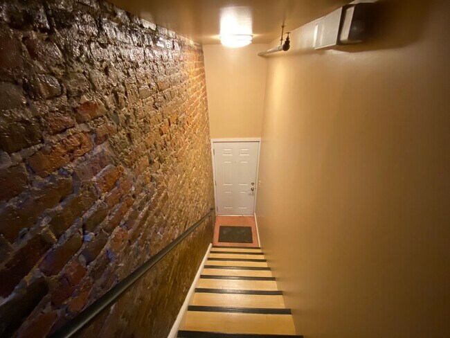 Building Photo - 17 1/2 N 17th