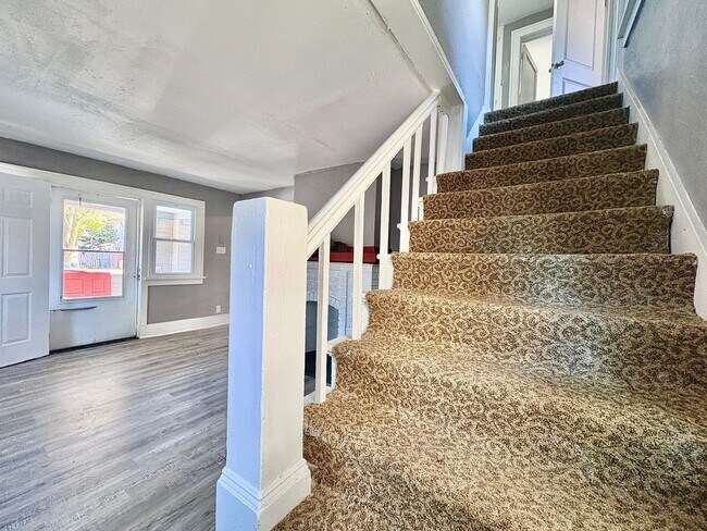 Building Photo - 1243 Portage Ave