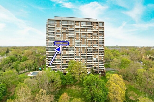 Primary Photo - 1000 Urlin Ave