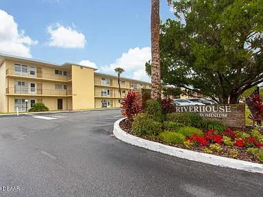 Building Photo - 719 S Beach St