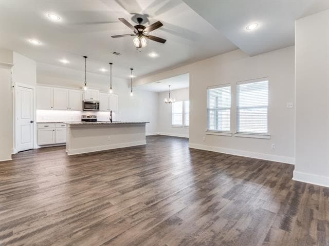 Building Photo - 504 Ellis Place Dr