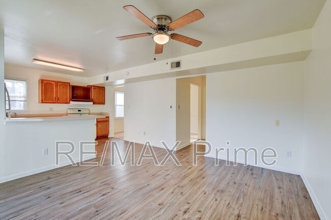 Building Photo - 2259 Sedgewick Dr