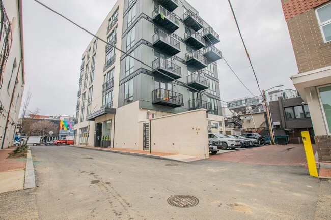 Building Photo - Stunning 1 Huge Den/1 Full BA Den Condo in...