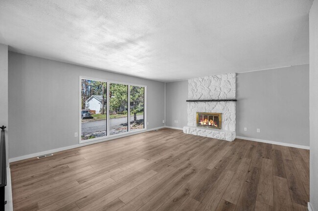 Building Photo - 111 S Ridgewood Dr