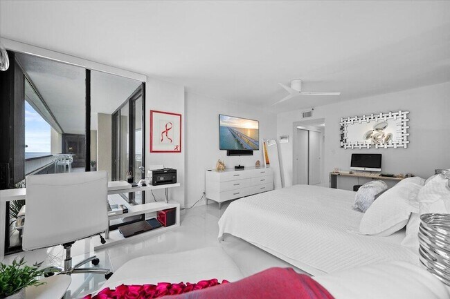 Building Photo - 5280 N Ocean Dr