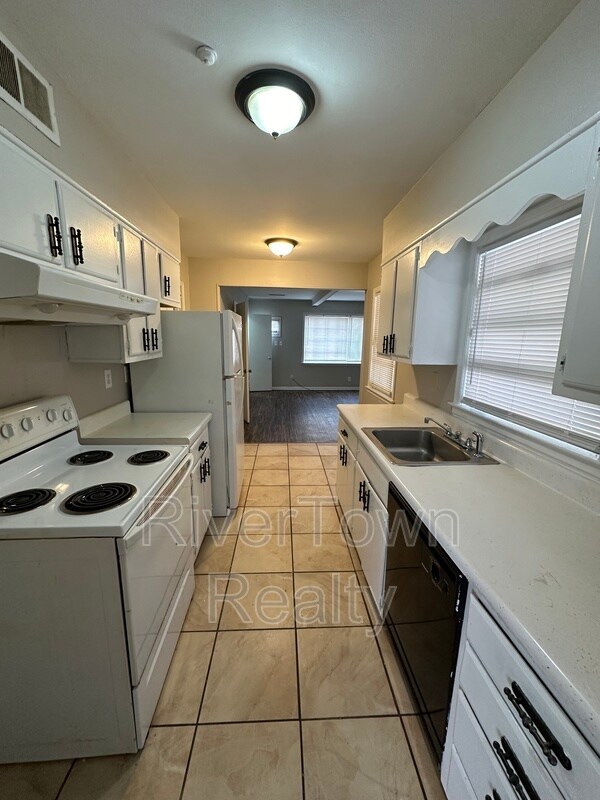 Building Photo - 4672 Willow Rd