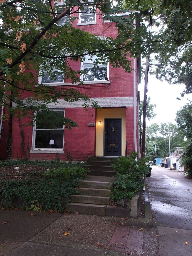 Primary Photo - 212 W Lee St