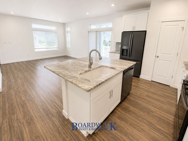 Building Photo - 5623 Coastal Ridge Ln