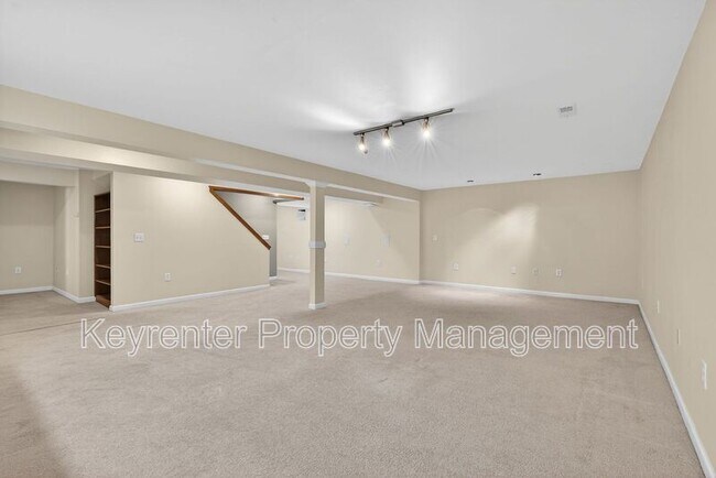 Building Photo - 1233 Grand Canyon Dr