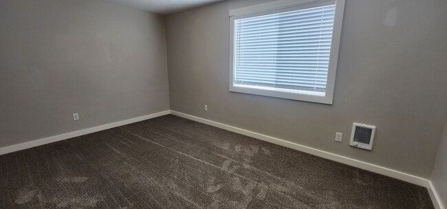 Building Photo - Updated 3 Bedroom Home With Bonus Room