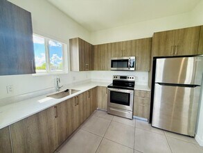 Building Photo - 1295 W 69th St