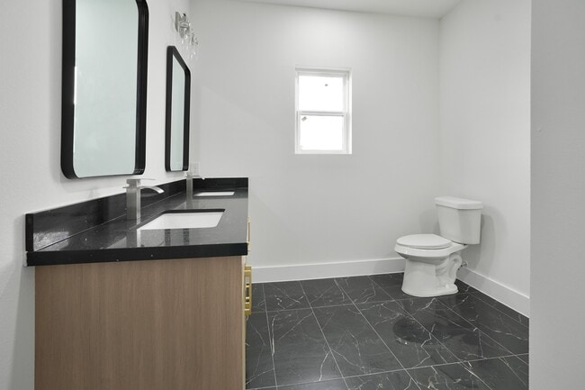 Building Photo - 2419 Rosewood St