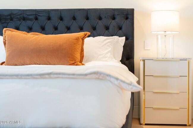 Building Photo - 6587 N Palmeraie Blvd