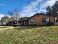 Building Photo - Spacious Grover Beach Home