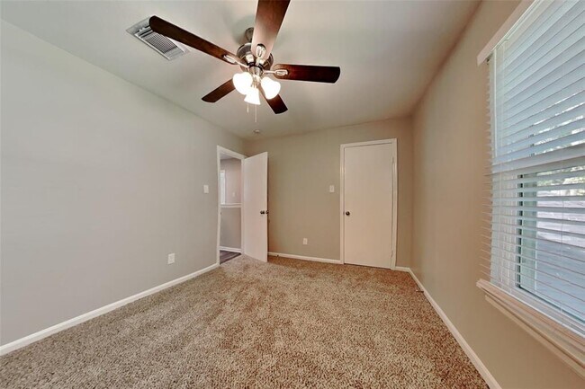 Building Photo - 2638 Brookdale Dr
