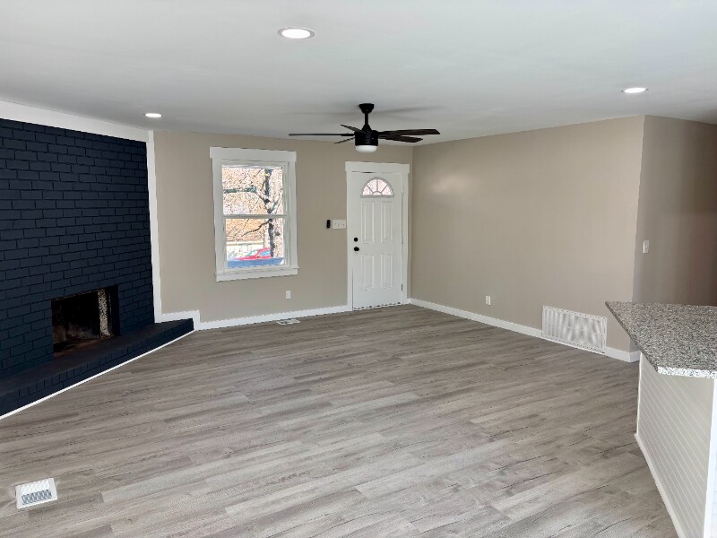 Building Photo - 1136 Chadford Rd