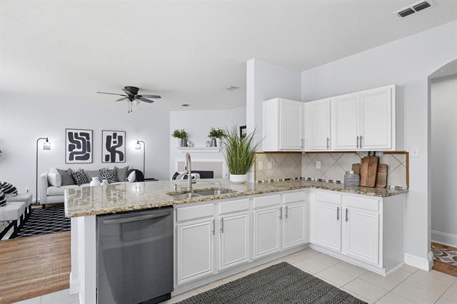 Building Photo - 529 Roundrock Ln