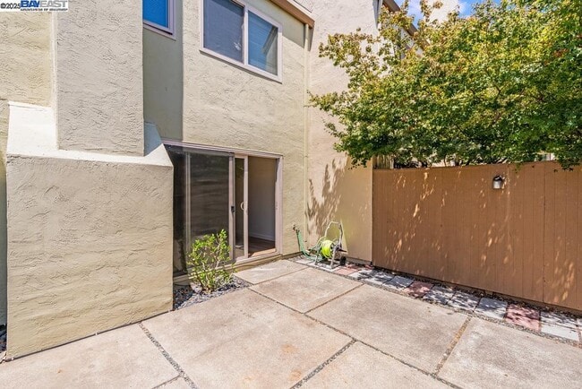 Building Photo - 1115 Camino Del Valle