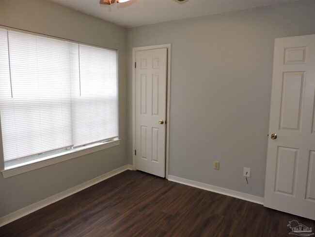 Building Photo - 3031 Belle Meade Dr