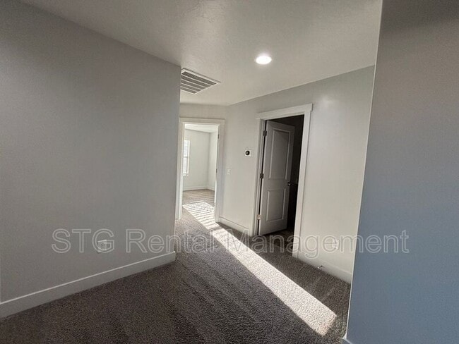 Building Photo - 3102 S Relic Ridge Dr