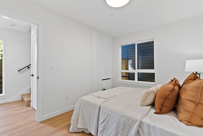 Building Photo - Modern Elegance in the Heart of Wallingford