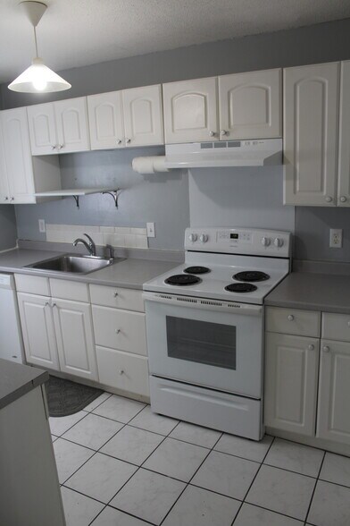 Building Photo - 10 Village Brook Ln