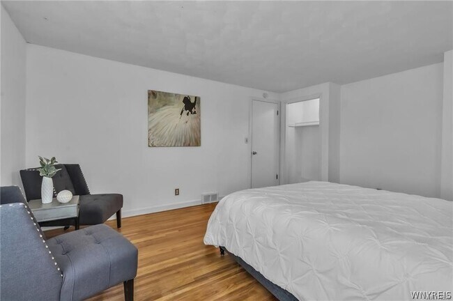 Building Photo - 226 Clearfield Dr