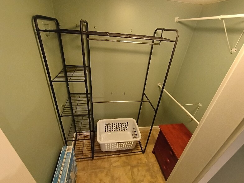 Building Photo - 27 Claulise Ln