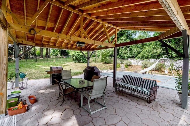 Building Photo - 143 Ponus Ave